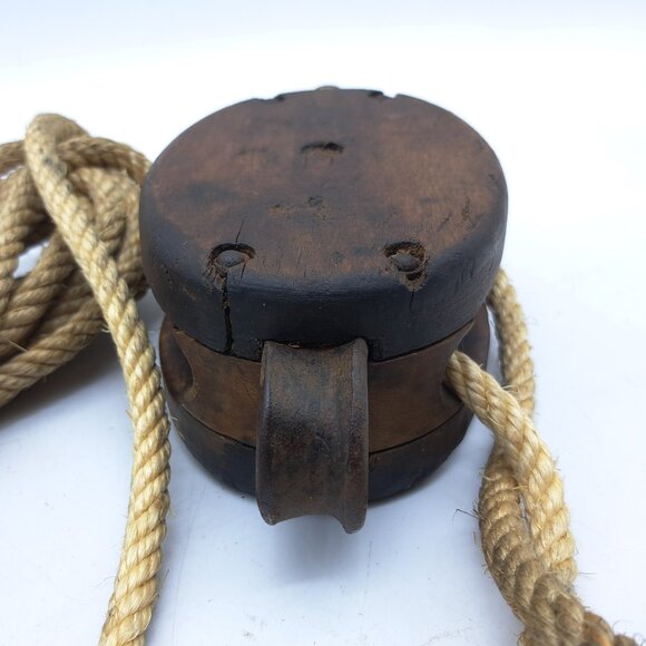 Vintage Wooden Pulley and Rope - Picture 7 of 11